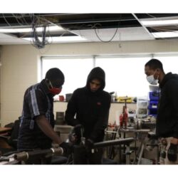 Students-of-pipefitting-at-PTTI-768x512