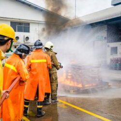 firefighters-fighting-fire-training (1)