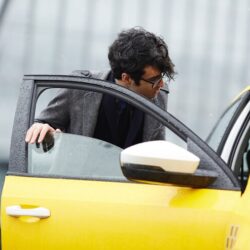 young-businessman-getting-taxi_1098-15507
