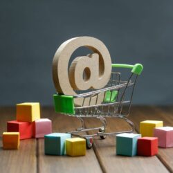 wooden-symbol-shopping-cart-online-shopping-concept2