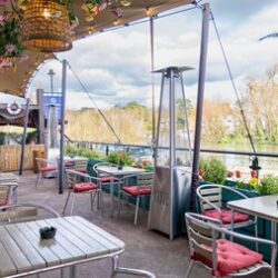 Bring your Family and eat with the River View at restaurants on the River Thames