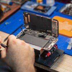 a-technician-skillfully-disassembles-a-smartphone-2026-01-08-06-42-22-utc-1536x1024
