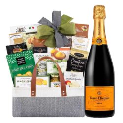 veuve-clicquot-champagne-connoisseur-gift-basket-700x700